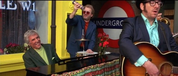 Burt Bacharach con Elvis Costello en un cameo para la película Austin Powers 2