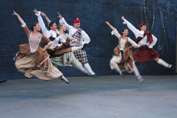 brigadoon_dancers_09
