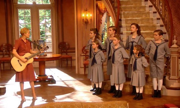 Carrie-Underwood-The-Sound-of-Music-Live-cast