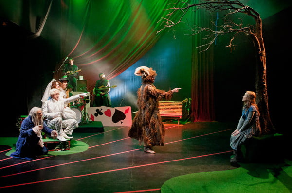 Alicia-en-Wonderland-01