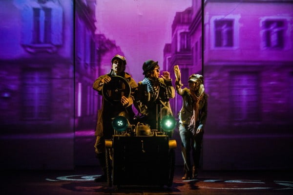 Sherlock y Watson en el coche