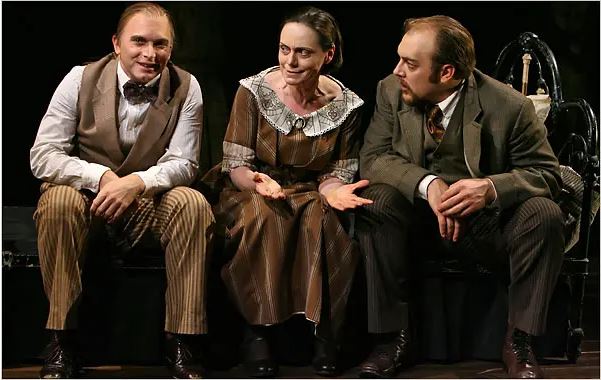 Michael Cerveris, Alma Cuervo y Alexander Gemignani en "Road show"