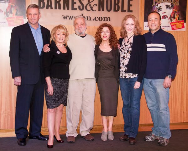 En la presentación del disco de "Follies" en Barnes & Noble con el reparto de Broadway de 2012