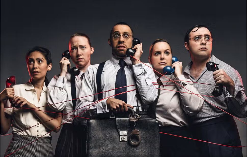 El reparto de Operation Mincemeat musical