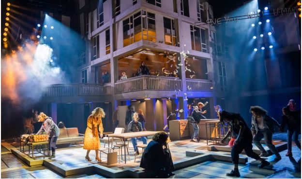 Una escena de Standing  at the Sky's edge