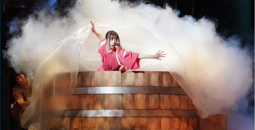 una escena del musical "Spirited away"