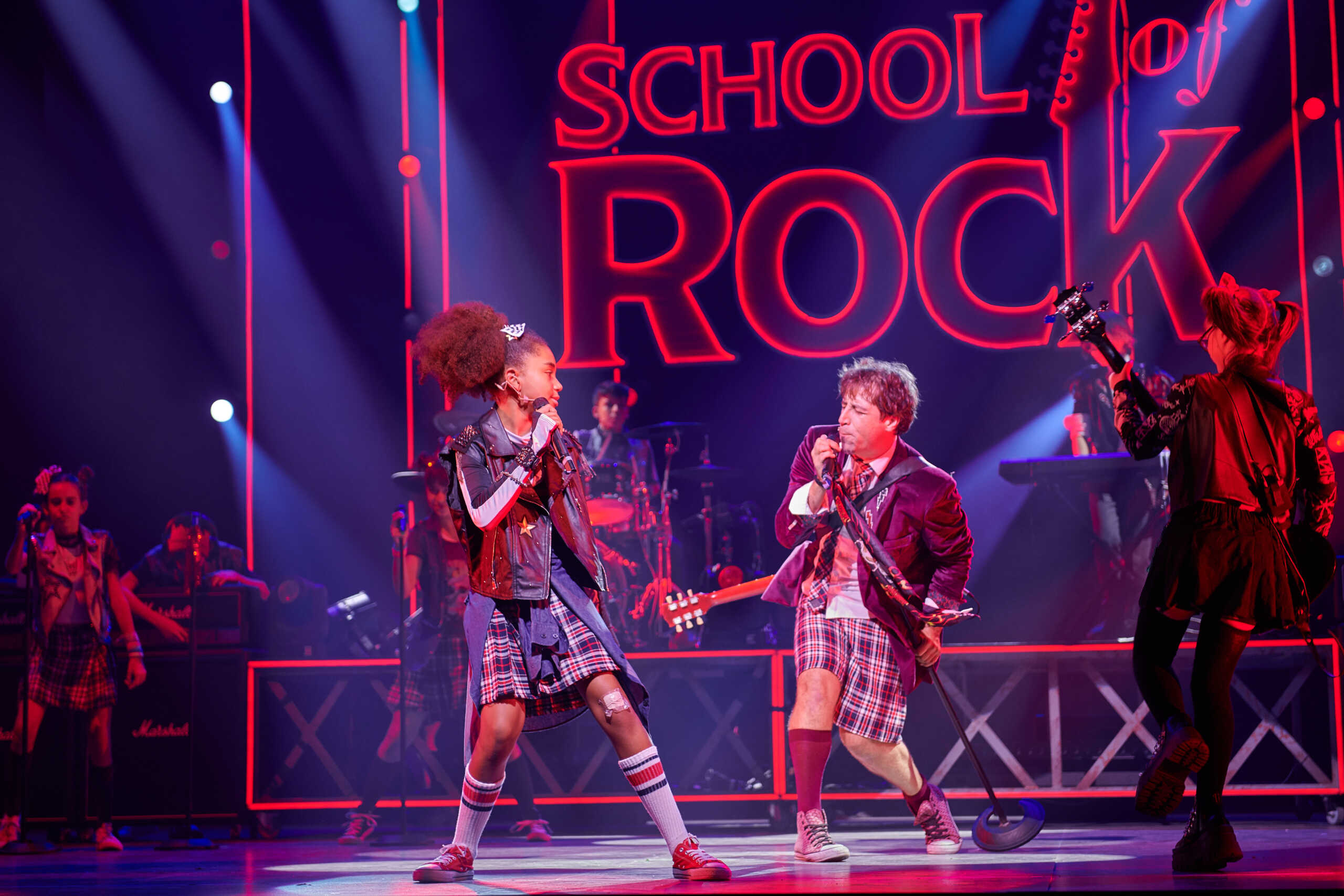 Leo Rivera con su banda "School of rock"