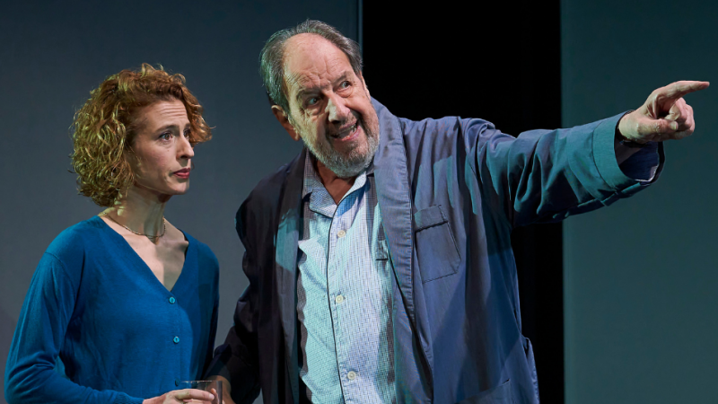 José María Pou y Lara Grube en “El padre”