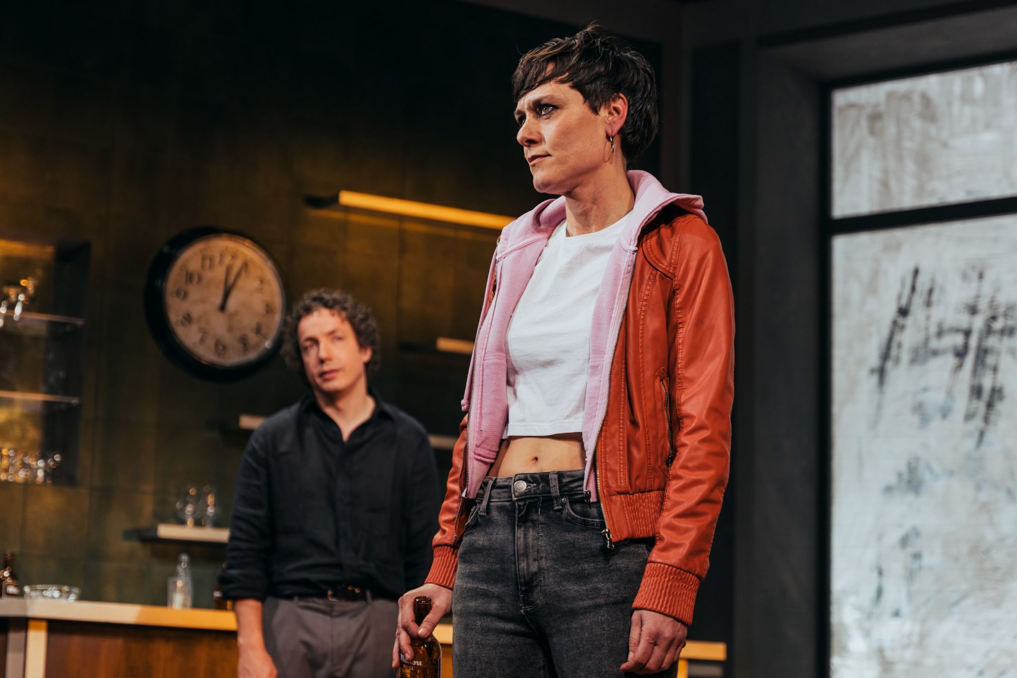 Anna Alarcón y Vito Sanz en una escena de "Los guapos"