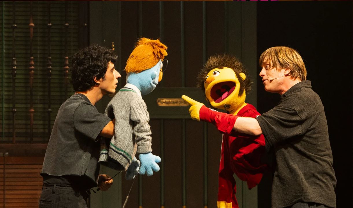 Diego Monzón y Jaime Figueroa en "Avenue Q"