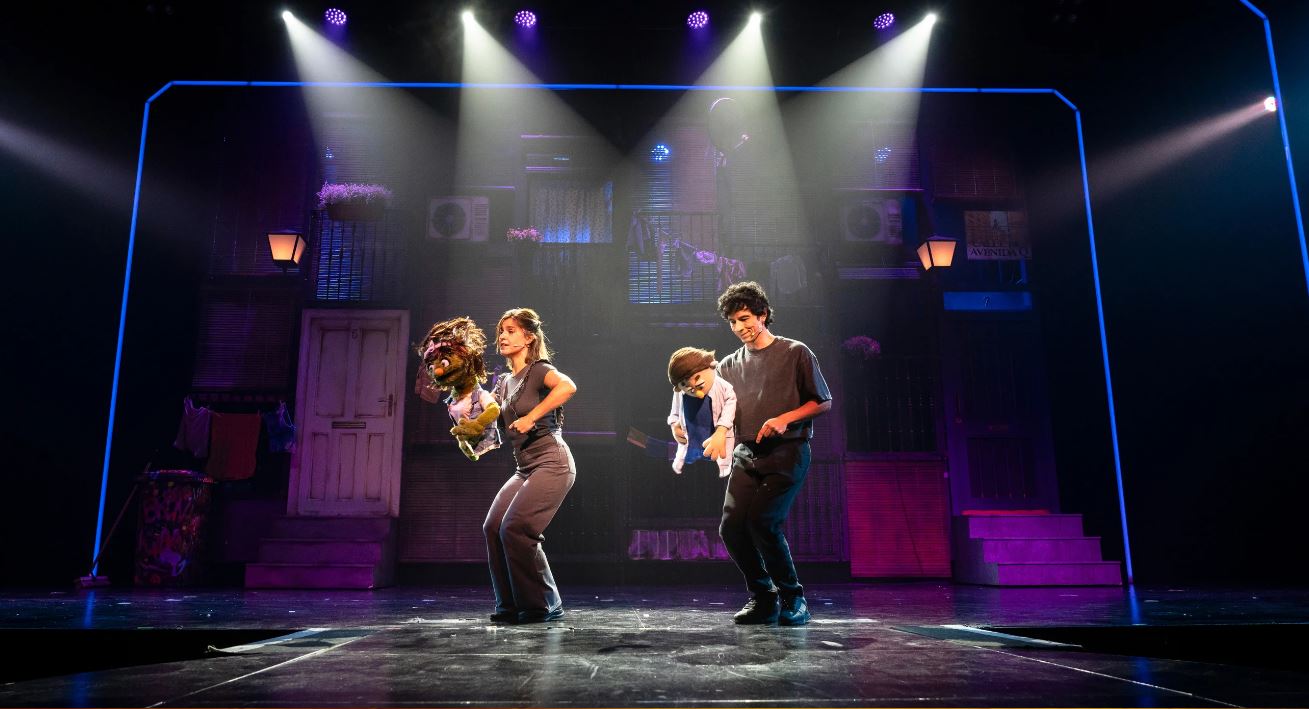 Lucía Ambrossini y Diego Monzón en "Avenue Q"