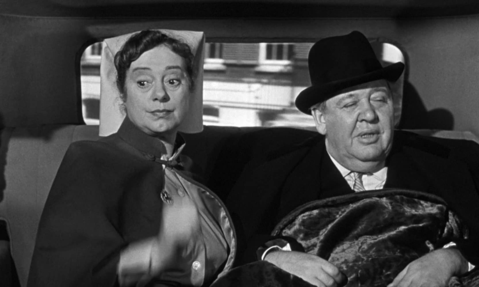 Elsa Lanchester y Charles Laughton en una escena de "Testigo de cargo"