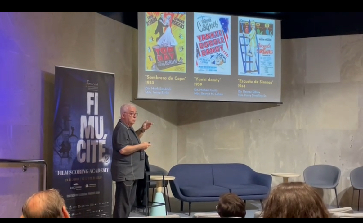 Paco Dolz en su presentación sobre “La evolución del musical” en FIMUCITE
