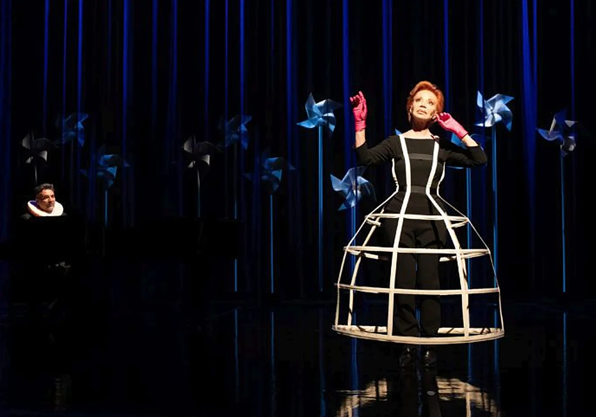 Julio Awad y Paloma San Basilio en una escena de "Dulcinea"