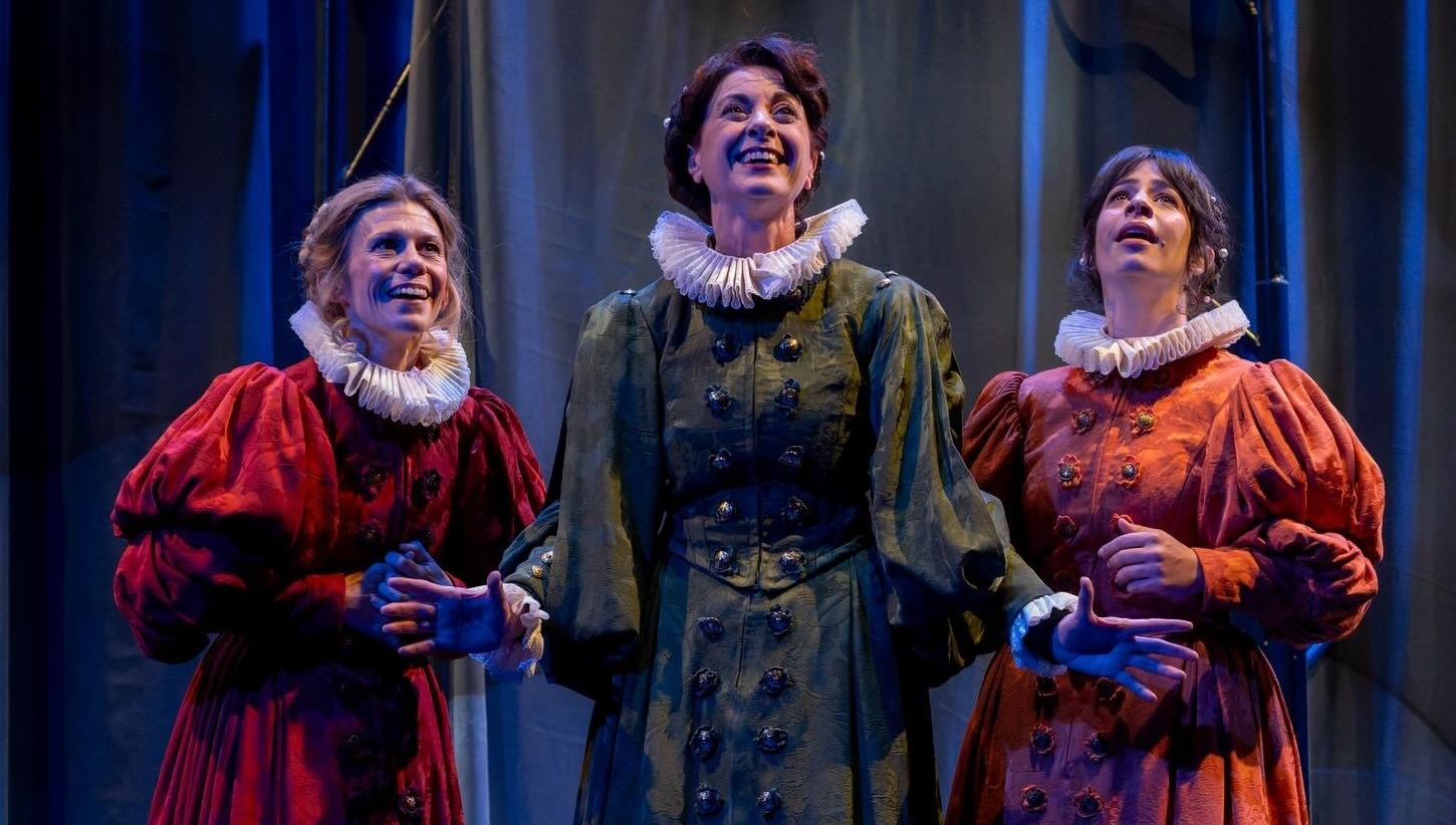 Rebeca Valls, Paloma Vidal y Paula Braguinsky en una escena de "La ternura"